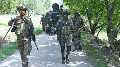 Photo of J&K: जमीन खोदकर बनाए गए आतंकियों के छिपे ठिकानों को सुरक्षाबलों ने किया ध्वस्त