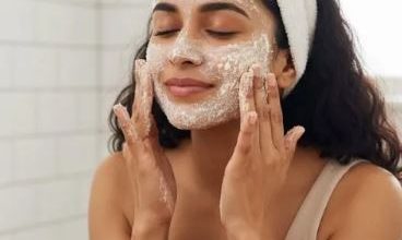 Photo of इंस्टेंट ग्लो के लिए चावल के आटे से बनाएं ये 2 मैजिकल स्क्रब