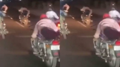 Photo of तेज स्पीड में बाइक चलाते हुए लेटकर स्टंट कर रहा था युवक, सीधे ट्रक से हुई टक्कर