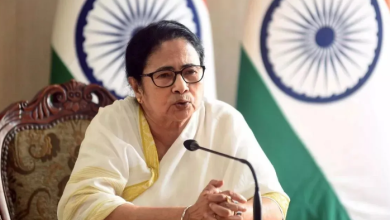 Photo of ममता बनर्जी के आवास पर पहुंचे बीएलओ, टीएमसी सुप्रीमो ने खुद लिया अपना गणना फार्म