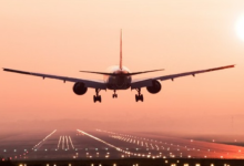 Photo of स्पाइसजेट फ्लाइट में इंजन खराबी, कोलकाता में हुई इमरजेंसी लैंडिंग