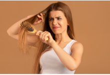 Photo of फ्रिजी हेयर से हो गई हैं तंग, कर्ली बालों को सॉफ्ट और शाइनी बनाने का ये है सबसे आसान तरीका