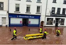 Photo of यूरोप में आंधी-तूफान ने मचाई तबाही, पुर्तगाल और ब्रिटेन में भीषण बाढ़
