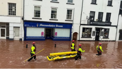 Photo of यूरोप में आंधी-तूफान ने मचाई तबाही, पुर्तगाल और ब्रिटेन में भीषण बाढ़