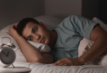 Photo of 6 घंटे से कम नींद लेने पर शरीर में शुरू हो जाती है गंभीर हलचल