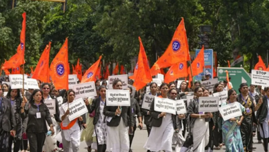 Photo of बांग्लादेश सीमा पर विहिप का विरोध प्रदर्शन से तनाव, स्थानीय लोगों की हुई भिड़ंत