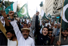 Photo of सड़कों पर PTI और TTAP समर्थक, इमरान की बहनों से दुर्व्यवहार के आरोप