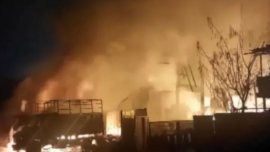 Photo of मुंबई में केमिकल लीक से हड़कंप एक की मौत, बोरीवली में दस दुकानों में लगी आग