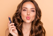 Photo of सुबह लगाई लिपस्टिक शाम तक नहीं टिकती? अपनाएं ये पक्के और काम के ब्यूटी हैक्स