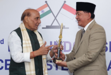 Photo of ब्रह्मोस मिसाइल डील फाइनल चरण में, राजनाथ ने इंडोनेशियाई रक्षा मंत्री को दी प्रतिकृति