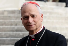 Photo of इस्तांबुल की नीली मस्जिद पहुंचे पोप लिओ, झुककर प्रकट किया सम्मान