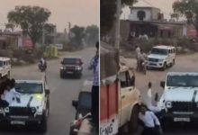Photo of थार की छत पर स्टंट कर रहे थे लड़के, ट्रक देख ड्राइवर ने मारी ब्रेक और फिर…