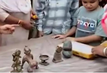 Photo of हरियाणा: खुदाई में मिला लाल रंग के कपड़े में मिला श्रीराम नाम का तैरने वाला पत्थर