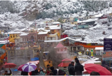 Photo of बदरीनाथ धाम में हुई बर्फबारी, चारों तरफ बिछी सफेद चादर