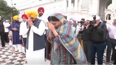 Photo of प्रकाश पर्व पर श्री दरबार साहिब में नतमस्तक हुए मुख्यमंत्री भगवंत मान और उनकी पत्नी