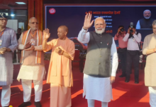 Photo of हर-हर महादेव के जयघोष के साथ काशी से रवाना हुई वंदे भारत, पीएम मोदी ने दिखाई हरी झंडी