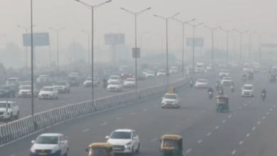 Photo of दम घोंट रही दिल्ली की हवा, छाई जहरीली धुंध… बवाना में 403 AQI