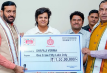 Photo of हरियाणा: क्रिकेटर शेफाली वर्मा को सीएम नायब सैनी ने साैंपा चेक