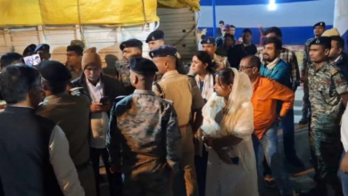 Photo of सासाराम में स्ट्रांग रूम पर हंगामा: मतगणना स्थल में ट्रक घुसने से मची अफरातफरी