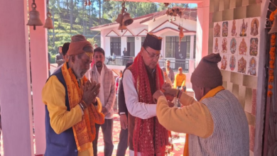 Photo of अपने गांव पहुंचे सीएम पुष्कर सिंह धामी, झूम उठे ग्रामीण