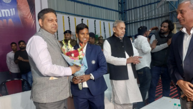 Photo of आगरा: डीएसपी दीप्ति शर्मा का भव्य स्वागत, पुलिस लाइन में बिछा रेड कारपेट