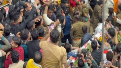 Photo of यूपी: बांके बिहारी मंदिर में धीरेंद्र शास्त्री के दर्शन के दौरान विवाद