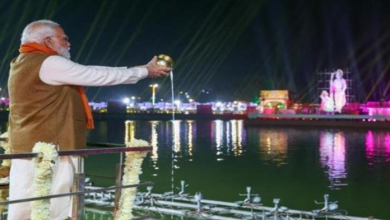 Photo of प्रधानमंत्री नरेन्द्र मोदी ने मंत्रोच्चारण के बीच की ब्रह्मसरोवर पर सांध्य कालीन महाआरती