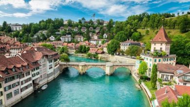 Photo of स्विट्जरलैंड के इस शहर में लोग ‘तैरकर’ जाते हैं ऑफिस, वॉटरप्रूफ बैग भी रहता है साथ