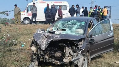 Photo of डिवाइडर पार कर खेतों में जा गिरी गाड़ी, तेज रफ्तार बनी हादसे की वजह