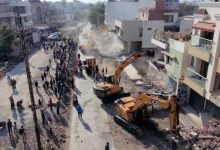 Photo of इंदौर में 100 फीट चौड़ी सड़क के लिए इंदौर में बंगलों पर चले बुलड़ोजर