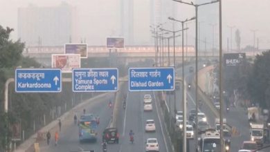 Photo of दिल्ली में सांसों पर संकट बरकरार, कई इलाकों में 400 के पार दर्ज किया गया एक्यूआई