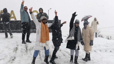 Photo of बर्फ की सफेद चादर में लिपटी कश्मीर घाटी, पर्यटन स्थलों पर लौटी रौनक