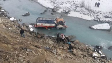 Photo of कारगिल हादसा: पंद्रास युद्ध स्मारक के पास टैंकर नदी में गिरा
