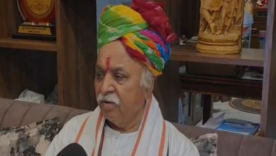 Photo of हिंदुओं की एकजुटता का आह्वान करते हुए बोले प्रवीण तोगड़िया- हिंदू घटा तो हिंदू कटा