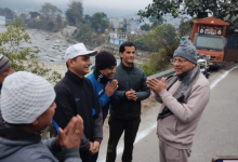 Photo of उत्तराखंड:  सीएम धामी सुबह की वॉक पर सूर्यकुंड में सरयू के किए दर्शन