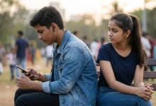 Photo of जिसे आप ‘इंट्रोवर्ट’ समझ रहे हैं, कहीं वो Emotionally Unavailable तो नहीं?