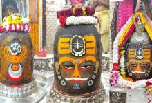 Photo of कमल और मखाने की माला से सजे महाकाल, साल की अंतिम भस्म आरती में भक्तों ने किए बाबा के दर्शन