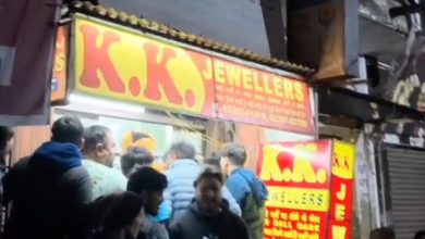 Photo of अमृतसर में ज्वैलरी शॉप पर फायरिंग: चांदी की चेन बेचने के बहाने घुसे