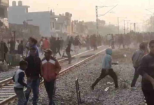 Photo of ऋषिकेश : वन भूमि मामले को लेकर आक्रोश, रेलवे ट्रैक पर बैठे लोग