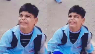 Photo of बंक मारते पकड़ा गया स्कूली बच्चा, पुलिस ने जैसे ही कहा ‘जेल चलो’, रोते-लोटते लगा चिल्लाने फिर…
