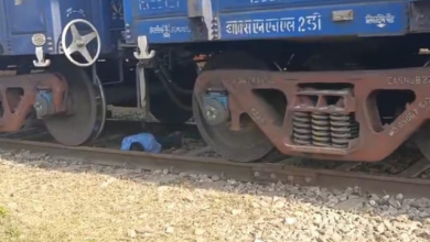 Photo of रोमांस करते ही कपल पर टूटा कहर, एक सेकंड में मौत के मुंह में पहुंचते-पहुंचते बचे दोनों