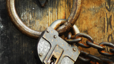 Photo of दुकान का ताला गायब हुआ तो मालिक पहुंचा थाने, पीछे की कहानी सुनकर दंग रह गई पुलिस