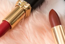 Photo of क्या आप भी लगाती हैं गलत लिपस्टिक? कैसे चुनें अपनी स्किन टोन के अनुसार परफेक्ट शेड