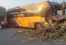 Photo of देहरादून-हरिद्वार हाईवे पर हादसा, गन्ने के ट्राले से टकराई यात्रियों से भरी बस