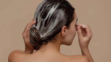 Photo of नीम या तुलसी.. बालों में किस चीज का पेस्ट इस्तेमाल कर सकते हैं ?