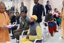 Photo of जनता दर्शन में सीएम योगी ने सुनीं लोगों की समस्याएं
