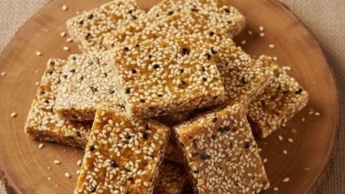 Photo of बिना झंझट घर पर बनाएं तिल-गुड़ की चिक्की