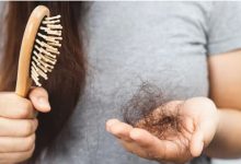 Photo of रोजाना कितने बाल झड़ना है नॉर्मल? पढ़ें कब यह साधारण बात है और कब गंजेपन की शुरुआत