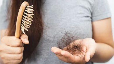 Photo of रोजाना कितने बाल झड़ना है नॉर्मल? पढ़ें कब यह साधारण बात है और कब गंजेपन की शुरुआत
