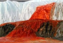 Photo of अंटार्कटिका का ‘खूनी झरना’, क्या है सफेद बर्फ के बीच बहते लाल पानी का रहस्य?